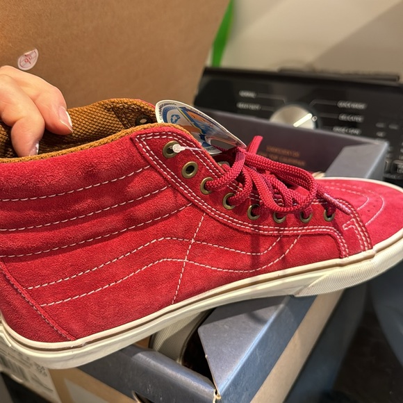 Vans - Picture 2 of 6